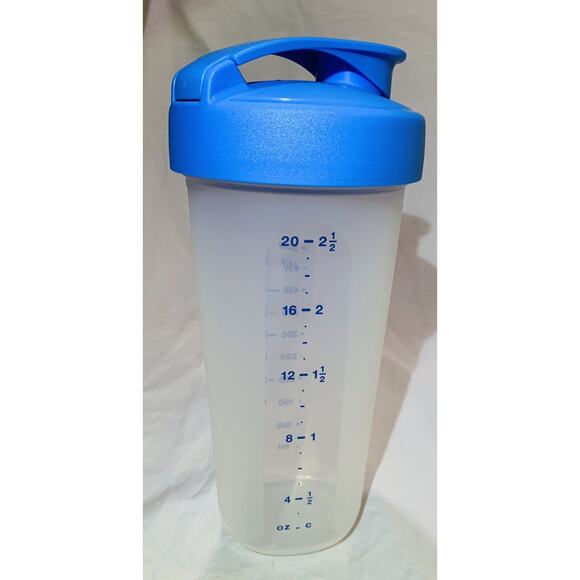Tupperware Quick Shake Container 2.5 Cup Blue Mixing Cup Blender Pouring Lid - Picture 2 of 7